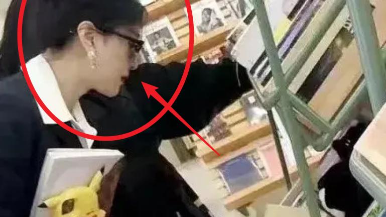 范冰冰|范冰冰买书被路人拍下生图，失去美颜滤镜，39岁状态令人看愣