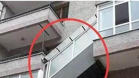 谁见过这样封阳台的？太机智了，好想把家里的阳台拆了重装！