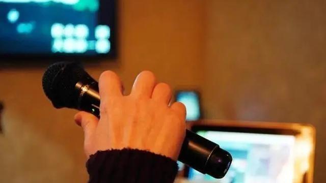 静静聊澸情|KTV曾备受欢迎，今数量腰斩，失去“新鲜感”后，年轻人不去了？