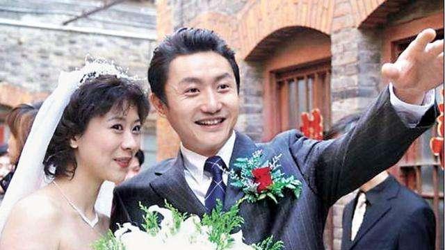 秋雅聊情感|《双面胶》“胡丽娟3次拿娘家的钱帮李亚平”：最终，她人财两空