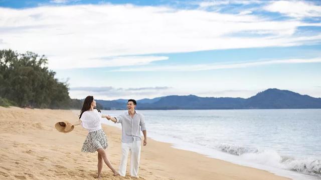 女人对你是“虚情”还是“真心”，这些身体语言骗不了人