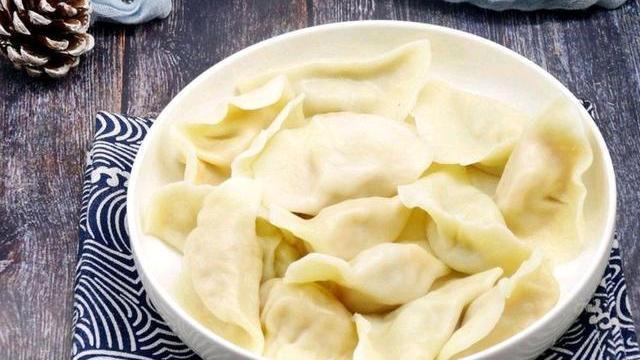 饺子店主教你猪肉白菜饺子馅的简单调法,好吃营养又快手 快手,猪肉白菜,猪肉,饺子,水分,大白菜