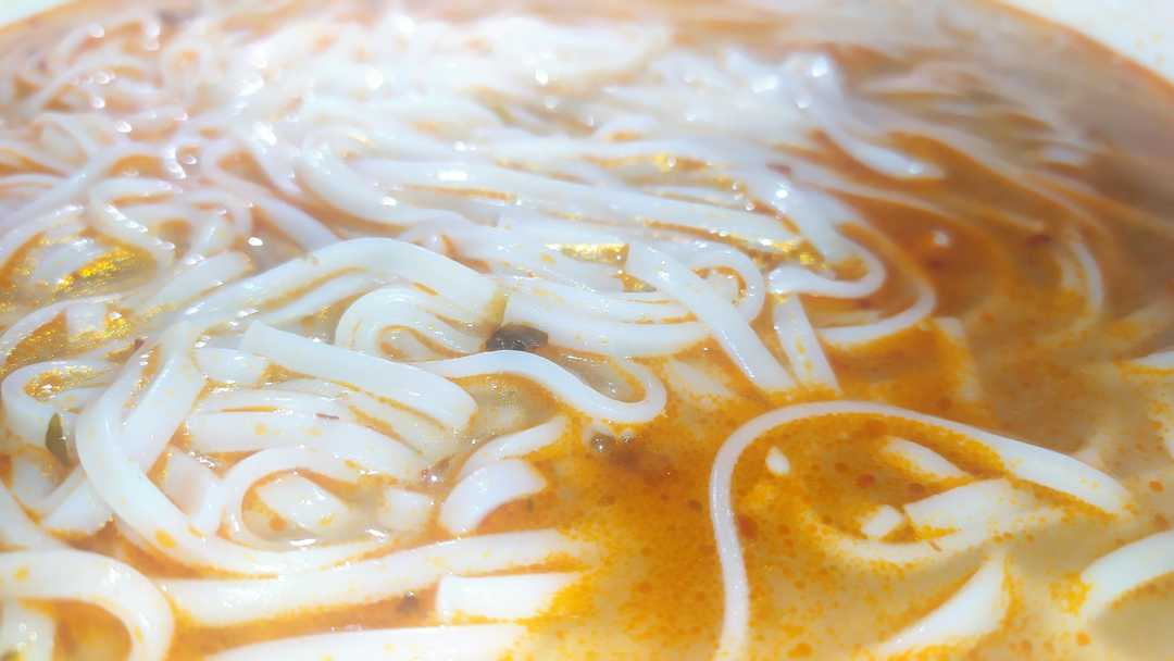 担担面|香辣软嫩的担担面，搭配上小菜，清淡解腻还健康。