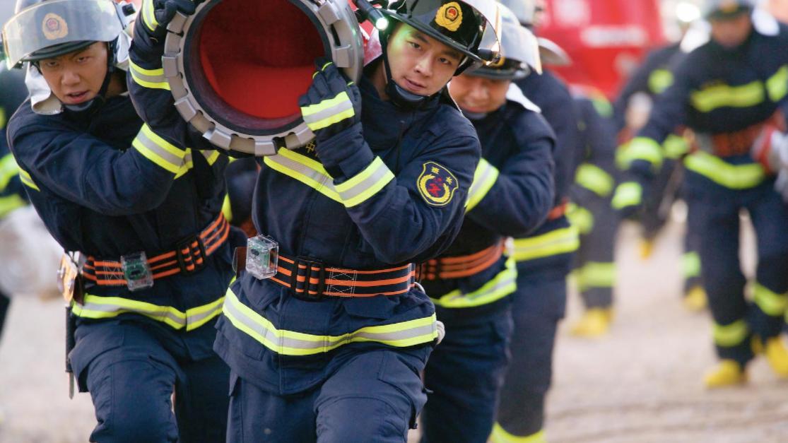 《烈火英雄》灾难被化解，是因为有人挺身而出