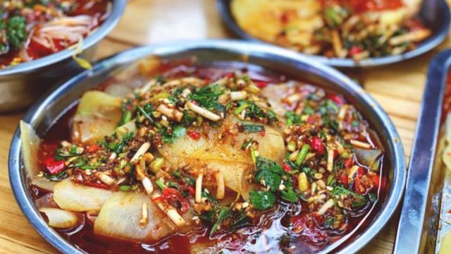 洋芋|成都路边的小吃店，5元洋芋两种味道，份量不多吃出儿时回忆