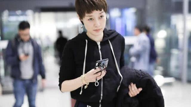 穿衣搭配 短发女王马伊琍真够时尚的，每套穿搭都吸睛，44岁依旧美得有韵味