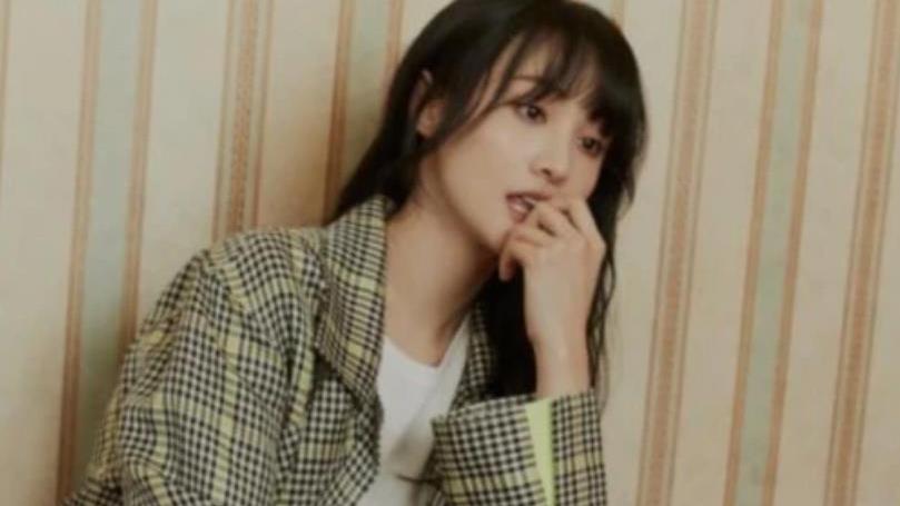 柠重呀|与张恒风波事件后，郑爽透露在美生活拮据，爽妈却与闺蜜开心游泳