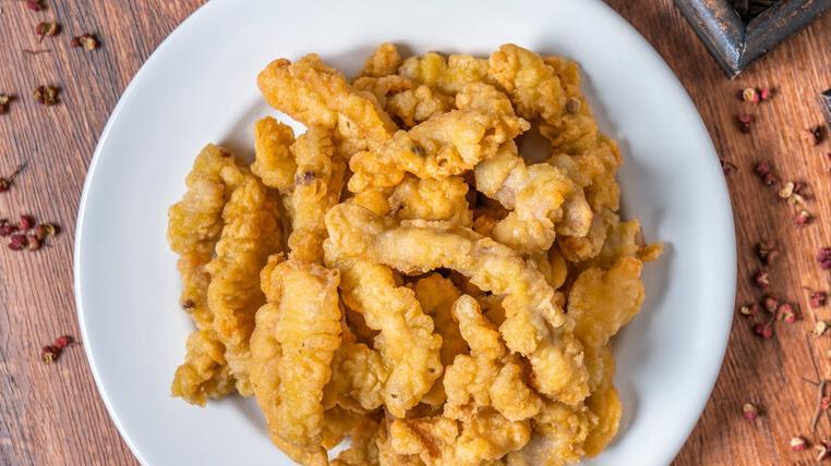 酥肉|炸酥肉，用什么粉炸更好吃？大厨教你调糊技巧，又酥又脆不回软