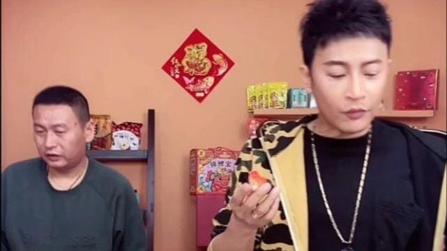 明星|现在的明星好狂啊，两斤草莓卖一百三，被质疑贵直接破口大骂！