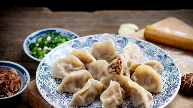 羊肉|用羊肉包饺子，牢记“4加2不加”，鲜嫩多汁还不膻，咬一口满嘴香