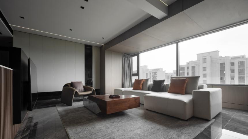 坐拥超大观景阳台，线条勾勒出力量感，筑成独特的三居室