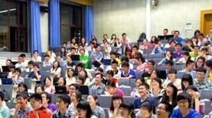 月落等风來|清华大学课改惹争议，700多门课程将用全英文教学，师生叫苦不迭