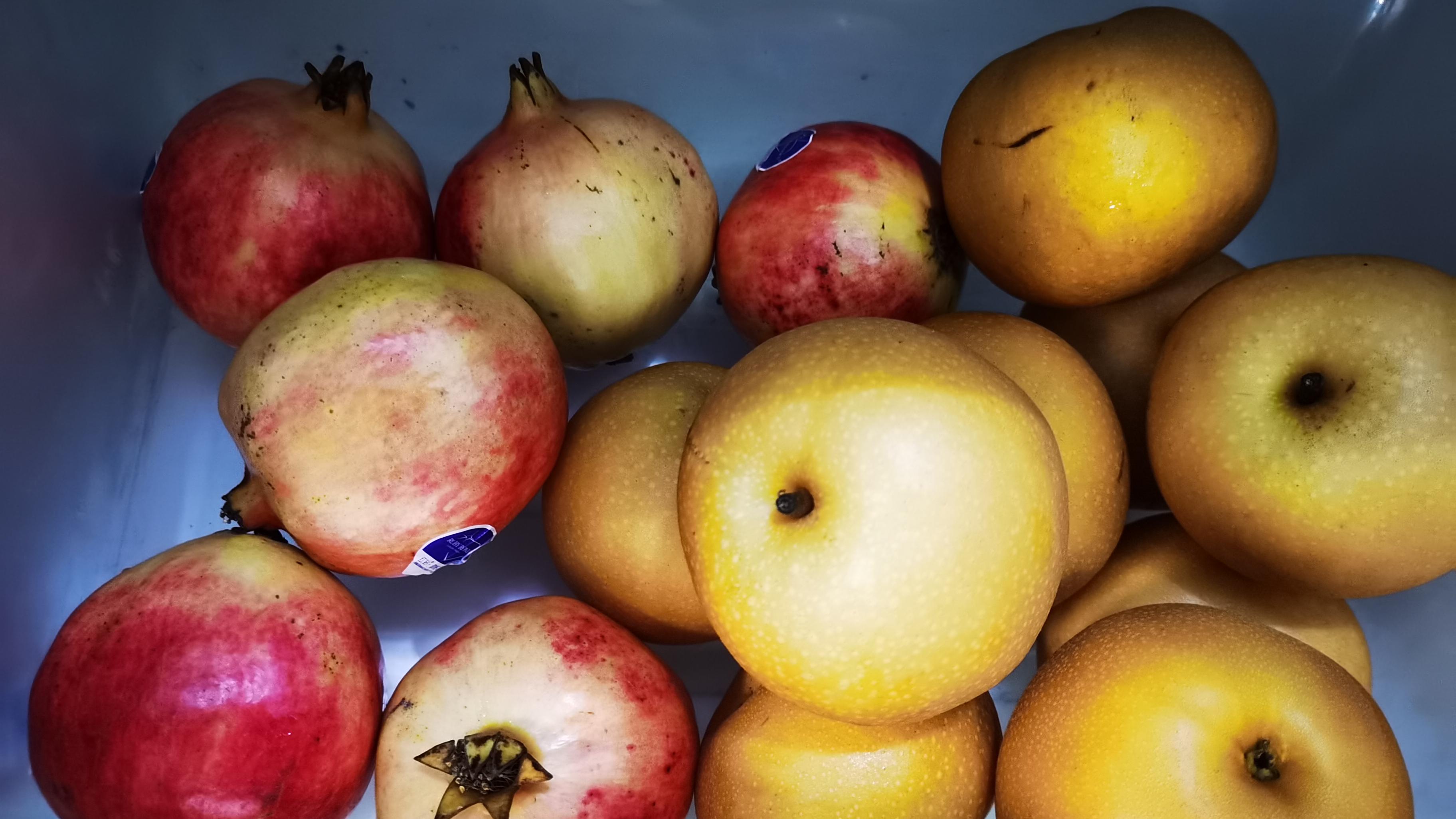爱美食爱马甲线|你会花300块钱去购买5个石榴，9个秋月梨，一袋10斤重的泰国大米吗？