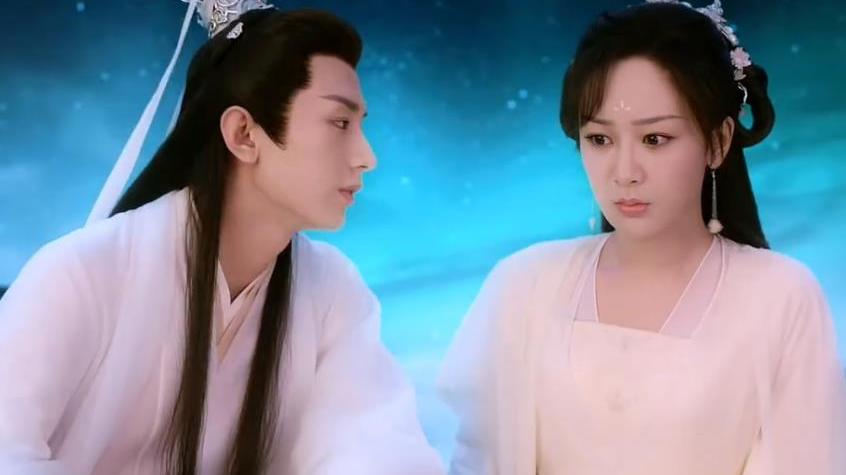 花匠小美|《沉香如屑》片场生图，成毅脚伤后站不稳，杨紫的举动好圈粉