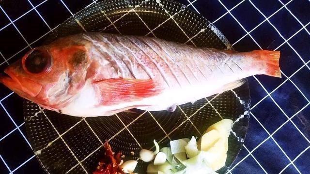 二锅头|冬季海鲜市场最“坑”的4种海鲜，外表诱人还不贵，内行从来不买