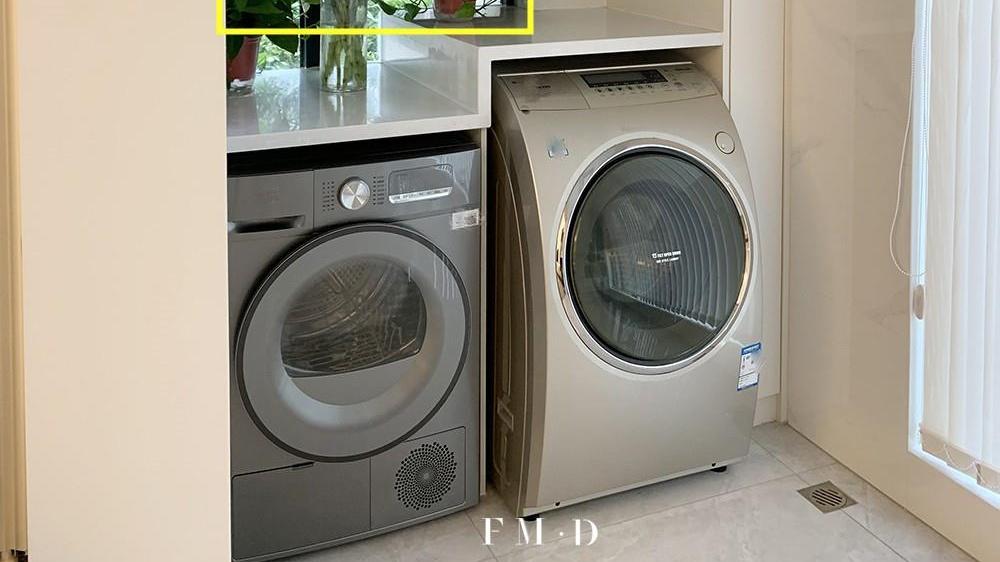 我宣布阳台就这样来装了！洗衣机、烘干机并排放，窄柜挤2㎡收纳