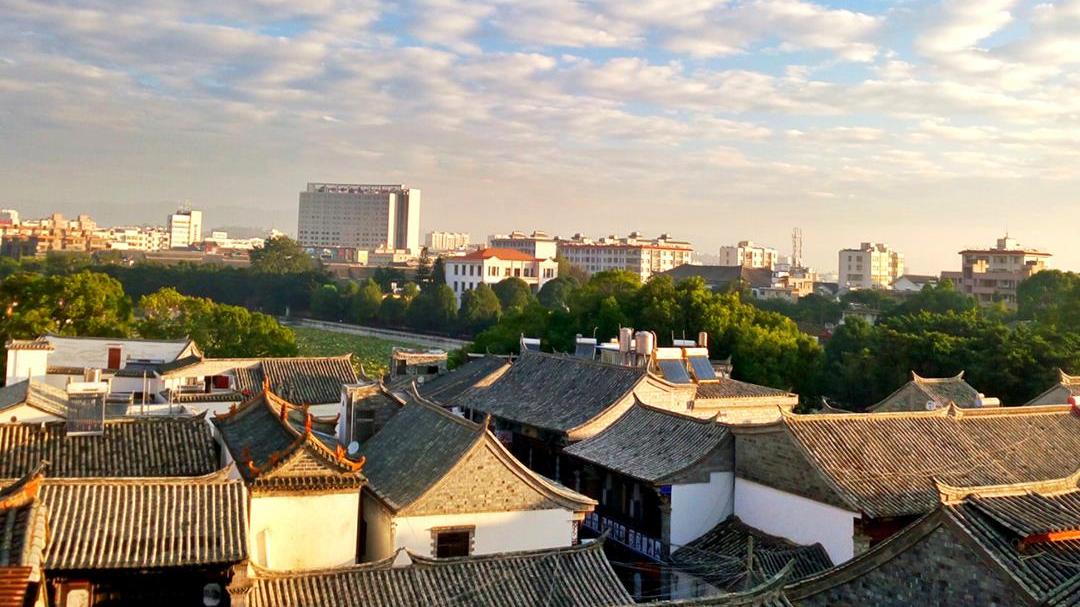 安徽 云南一个“适合养老”小县城，房子均价才6000每平，景色美物价低