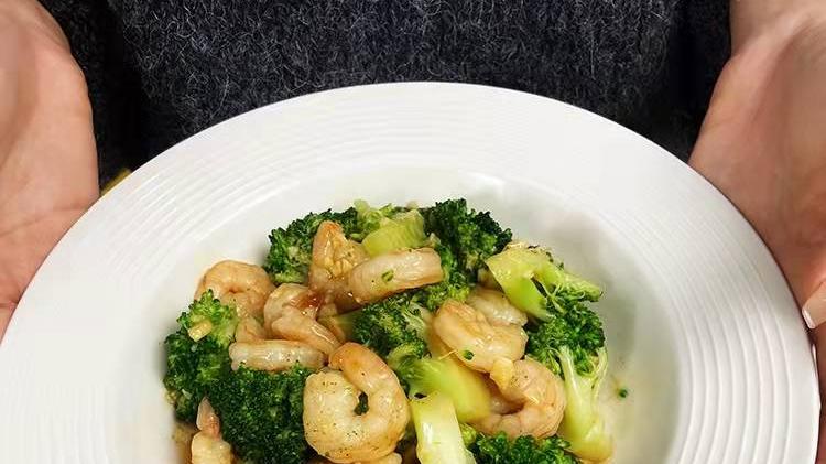 菠菜 简单美味又健康的西兰花炒虾，减肥必备！