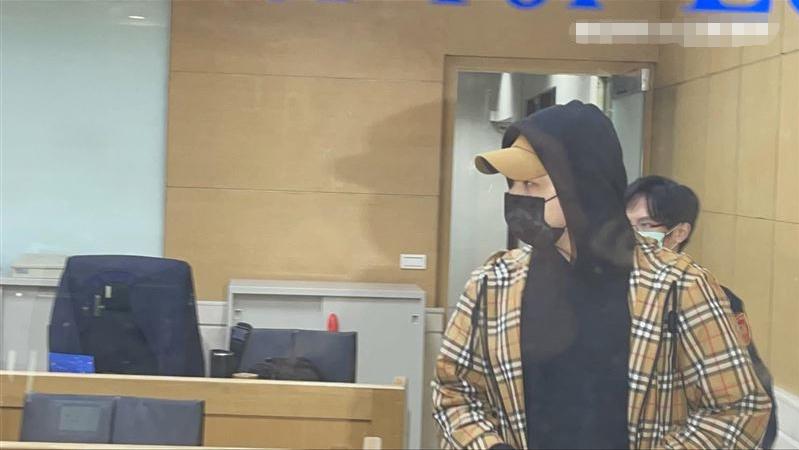 郭碧婷|吴宗宪交2万保费救儿，独子走出法院画面曝光，双手合十满脸憔悴