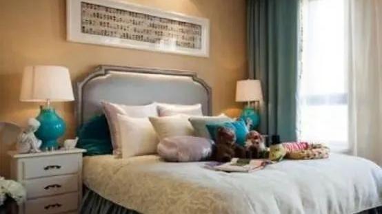 为什么床头柜万万不能这样放？有钱人都避开，暗喻越住越穷