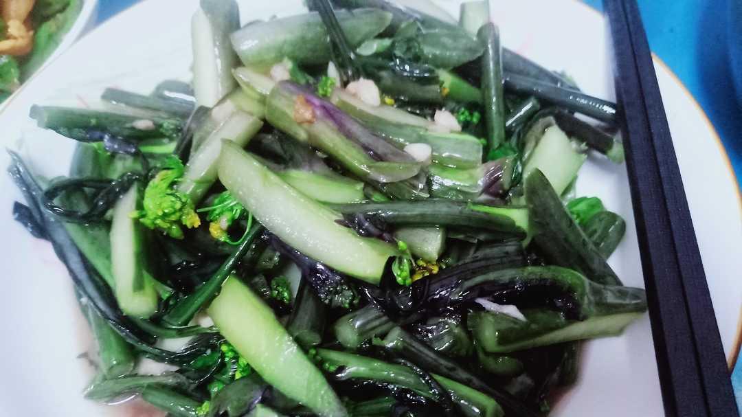 拉花|冬天最喜欢这碗青菜，清脆爽口又好吃，我家隔三差五就吃一次