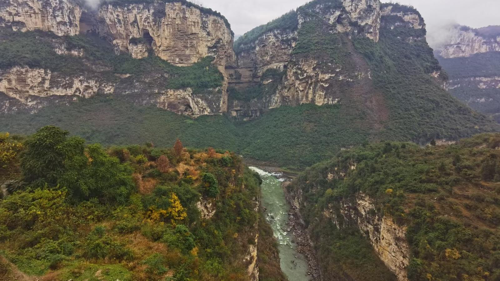 鸡鸣三省大峡谷，入选四川100大最美景观，成为1处旅游佳地