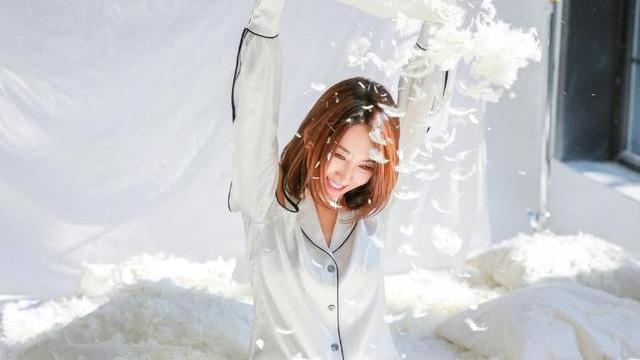 一秋情感|48岁婆婆出轨，公公带全家7口人捉奸，破门见到“小三”儿媳懵了