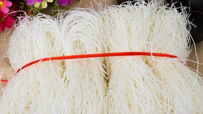 泡芙|分享一款鱼片粉丝煲，鲜辣味美，营养丰富，吃一次念念不忘