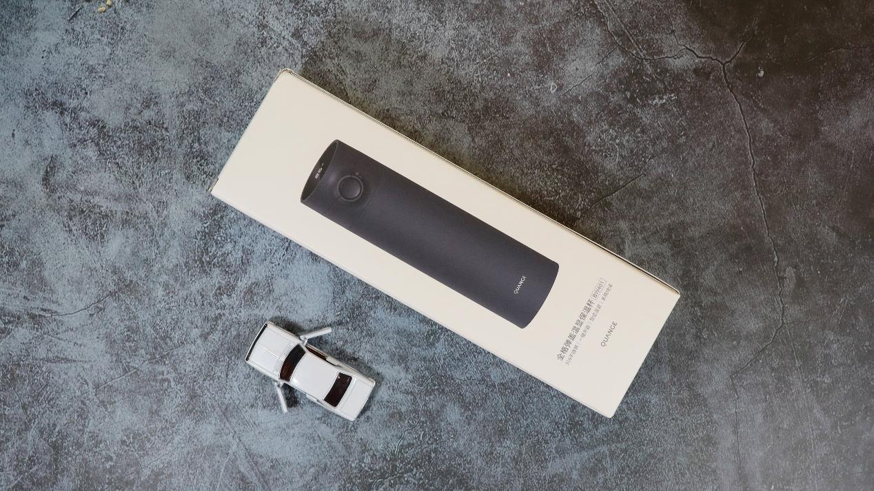 知温更知心-全格弹盖智能温显316不锈钢保温杯