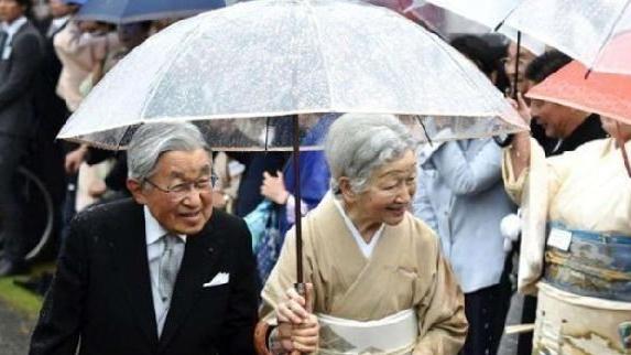 胡小小乖|日本天皇首次访华，晚宴途中要求撤掉一道菜，我方为何直接拒绝？