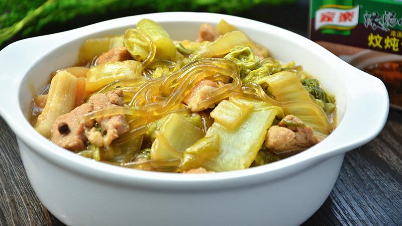 白菜炖粉条|天冷，一锅热乎乎的白菜炖粉条可以安排了，暖胃还美味