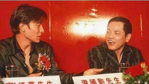 何鸿燊|刁难刘德华围困成龙，叫板何鸿燊赶走向华强，却只向一人低头认输