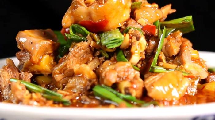 豆腐|冬日里，在家炖上一锅姜汁鸡煲，鲜香微辣，美味解馋，家人特爱吃