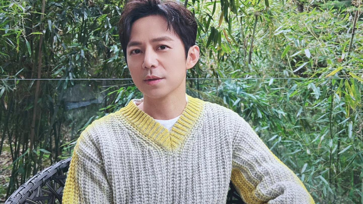 何老师出道一万天，成功登上热搜，他的才华和人品值得尊敬