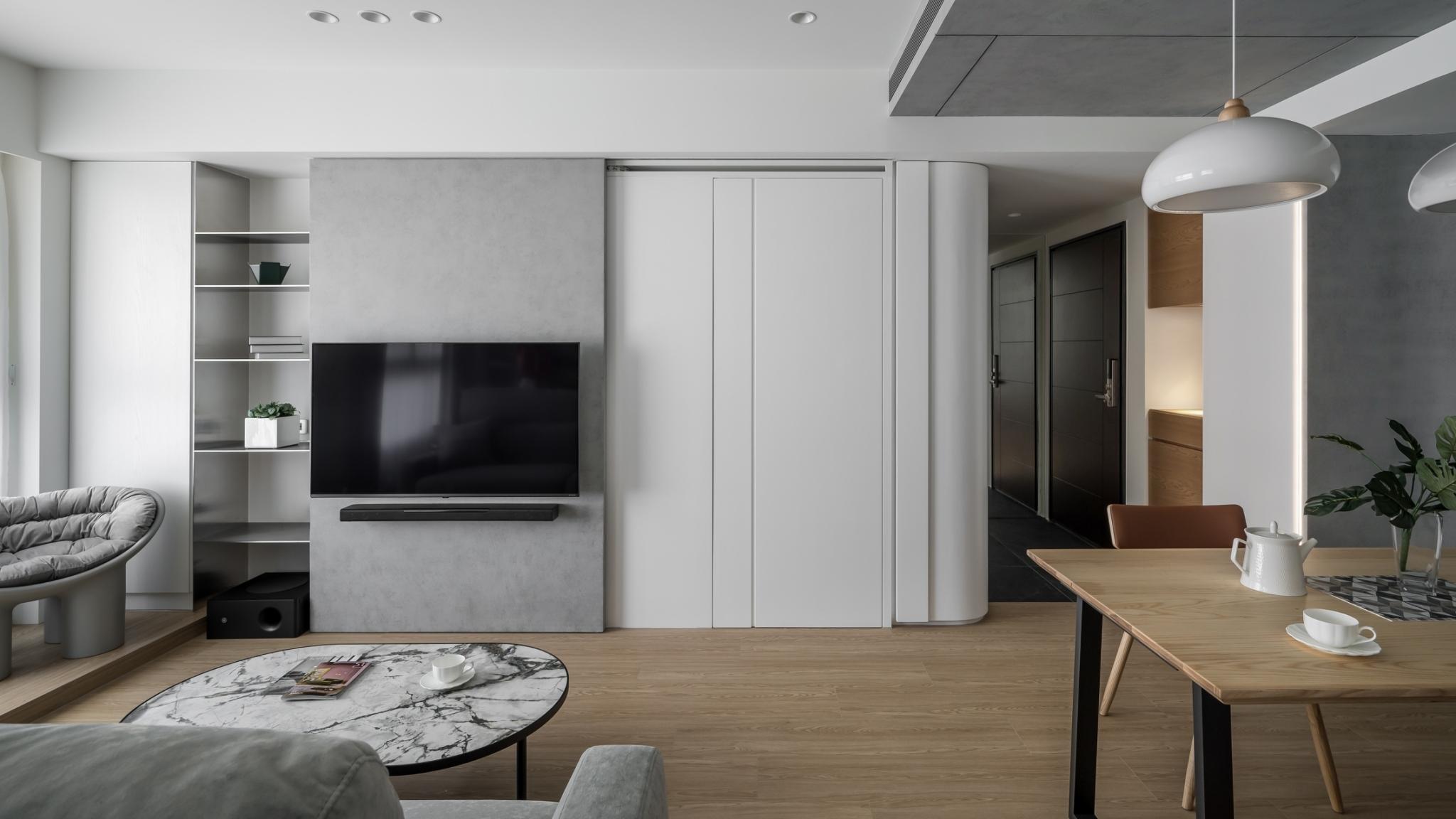 客厅＋书房的组合，看我们是如何处理客厅中间的大梁的——90后夫妻的灰与白空间