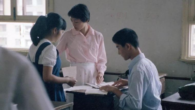 大国故事小哥|文盲父亲徒步30里，冒雨送本小说到学校：儿啊，我怕耽误你学习