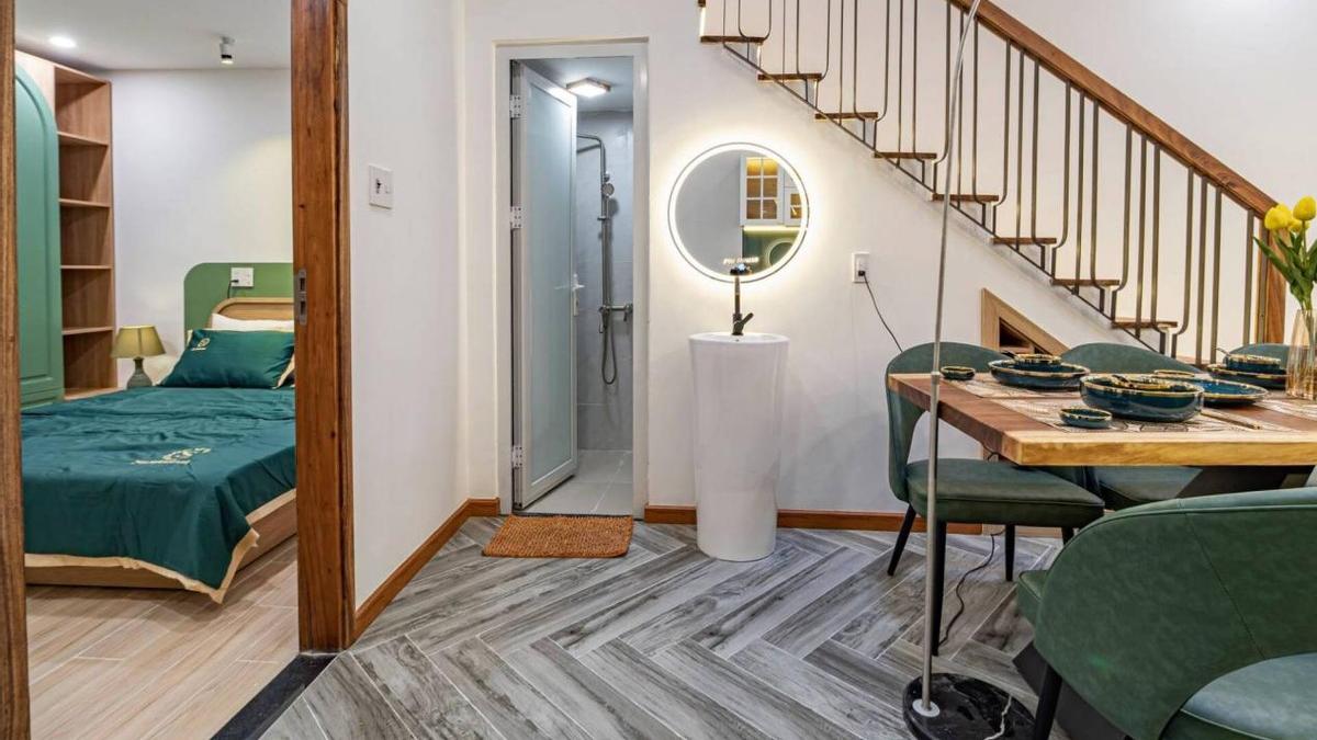 220㎡两层别墅，上有露台花园下有入户庭院，无复杂装修无比惬意