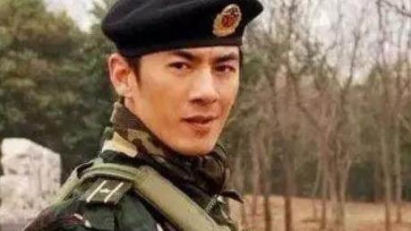从小就被抛弃，16岁辍学，为钱给明星当保镖，今娶女神成明星