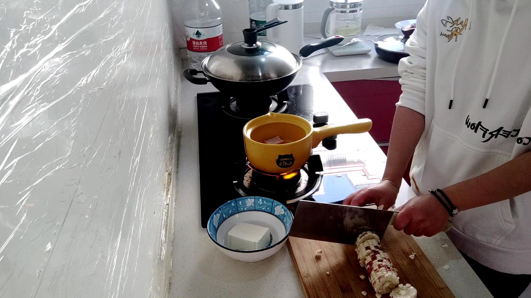 排骨汤|排骨汤这样做，简单好喝又营养，懒人在家就能做的美食