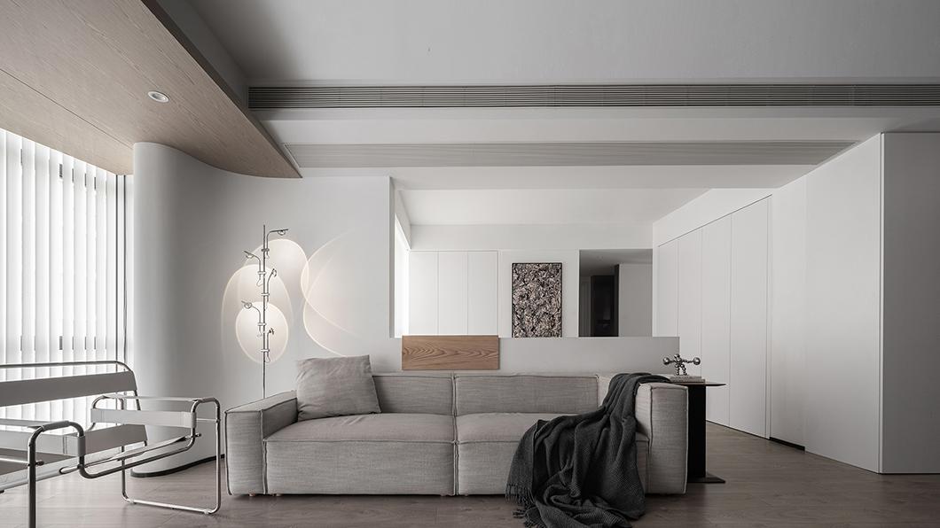 130㎡4室学区房改造，装修花了56万，极简白空空荡荡