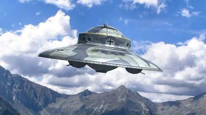 外星人 土耳其公布拍摄到的UFO视频，画面中外星人还打开了飞碟舱门