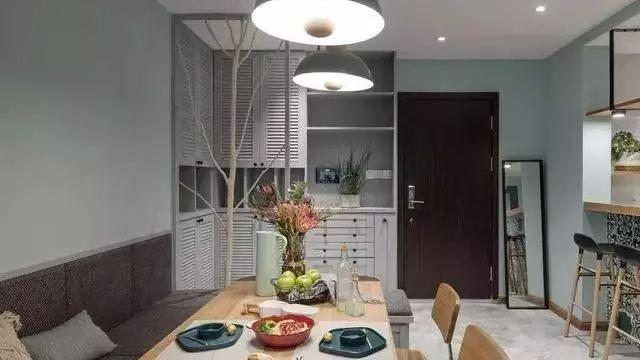 客厅、餐厅和厨房全开放式设计，好一个宽敞、清爽、惬意的家