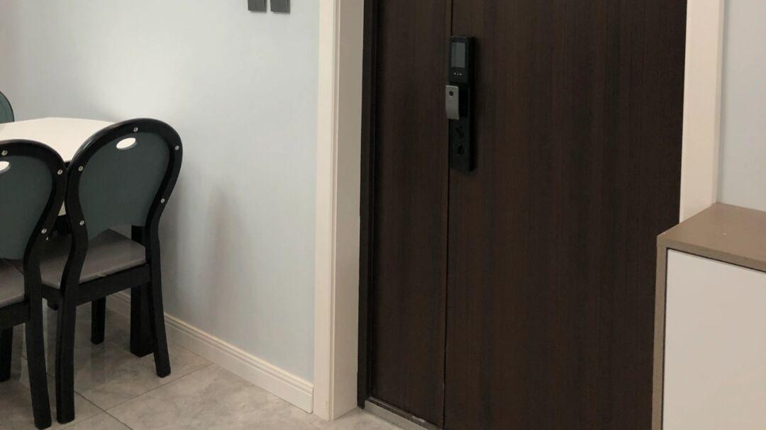 历时半年基本完工，全屋家具进场打扫干净晾着通风中，效果很满意