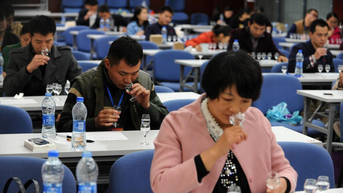 食品添加剂|白酒喝完之后，杯子放一会儿臭烘烘的正常吗？酿酒师告诉你玄机