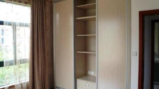 打衣柜用免漆板还是喷漆好？50岁老木工吐真言，很多人才知被忽悠