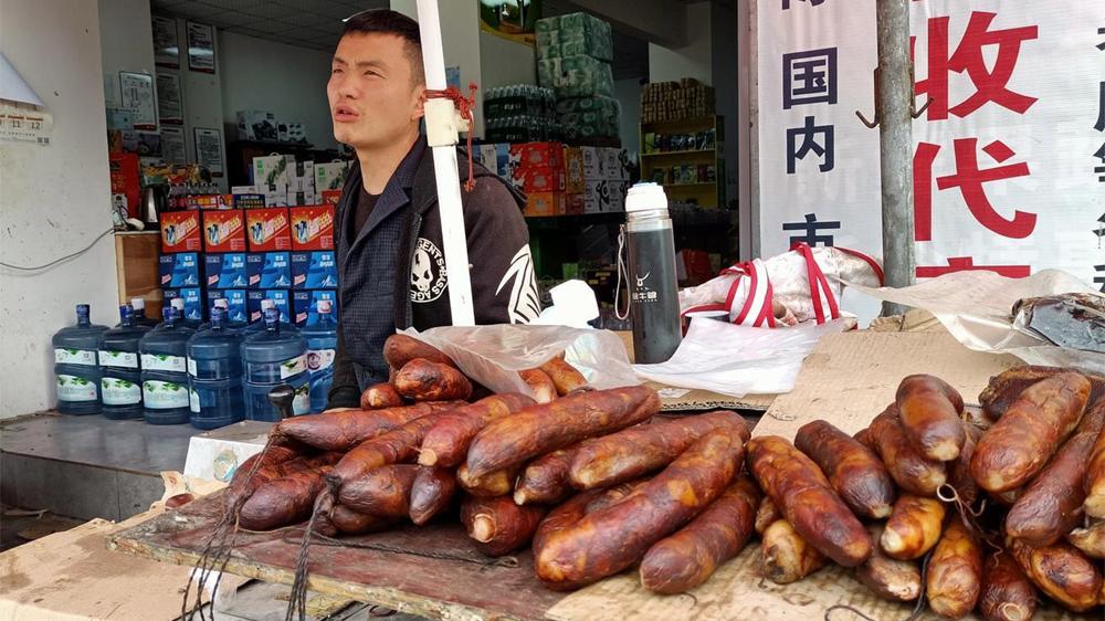 猪肉|猪肉摊主自制熏肠，买家下单2000索赔2万，称其违反食品法