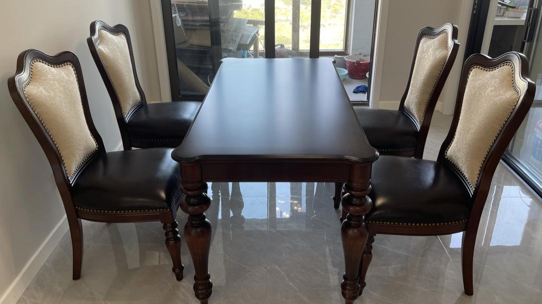 学她家自己设计美式风格，不豪华也很满意，打扫干净有家的味道！