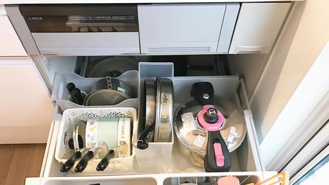 两个孩子的宝妈，不仅在装修风格上照顾孩子，家里收纳也做得超棒