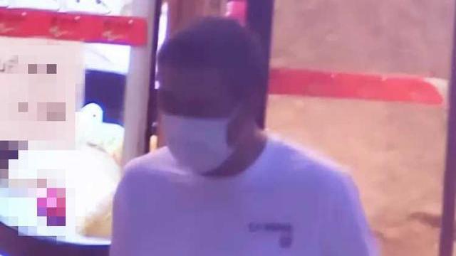 幽默搞笑神回复|张嘉译近照无人识，身形佝偻惹人怜，自曝患病原因太心酸