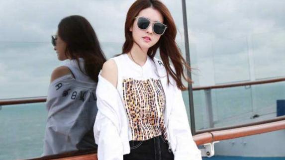 吴克群|吴克群发歌官宣恋情！小13岁女友长相清纯笑容无害，线条感十足